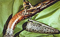 Рис: Фрагмент кремневого ружья,   патронташ,  пороховница  19 в. (Кавказ)