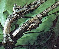 Рис: Фрагмент кремневого ружья,   патронташ,  пороховница  19 в. (Кавказ)